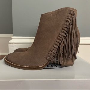 Steve Madden “Flirt” Taupe Suede
